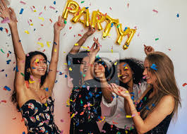 Wählen sie zwischen hunderten von motiven und designern oder drucken sie ihr eigenes motiv. Gruppe Junge Frauen Die Zuhause Feiern Und Werfen Bunte Konfettis Fototapete Fototapeten Multikulturellen 4 Konfetti Myloview De