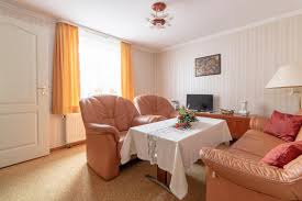 Das deutsche haus ist in bäderarchitektur errichtet und im herzen von binz gelegen. Preiswerte 3 Raum Wohnung In Binz Binz Aktualisierte Preise Fur 2021