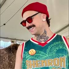 Fresh string day for Emmy 🤘🏻