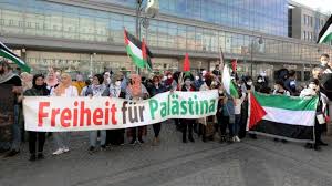 Palestinians criticise social media censorship over sheikh jarrah. 3ifchqvll8c7lm
