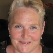 Should I go ahead and cut this leaf off? (Is so what's the best way) or  should I let it do its thing?