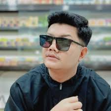 Pawintenan Dasa Guna adalah upacara yang dilakukan untuk orang yang akan  menjadi pemangku, serati, sangging, balian, dasaran, dan memandikan mayat.  Upacara ini bertujuan untuk mensucikan diri dan memohon waranugraha dari  Ida Sang