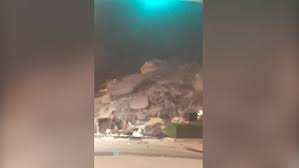 Scene of partial building collapse in surfside, florida, just north of miami beach, is seen from a distance early on june 24, 2021. H7il8oeq8 M3km