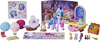 Amazon.com: My Little Pony: A New Generation Movie Story Scenes Critter  Creation Izzy Moonbow - Toy with 25 Accessories and 3-Inch Purple Pony :  Toys & Games