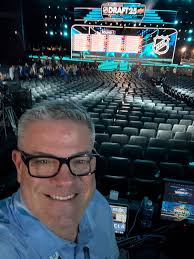 Nothing but Good Vibrations being behind the mic for my second @nhl Draft  👍🏒🥅 Grateful as always to handle the VOG this time @peacock_theater in  Los Angeles 🎤😎 Congratulations to all the