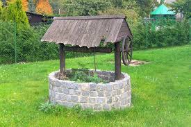 Un pozzo artesiano può essere una valida risorsa per la casa ed il giardino. Come Costruire Un Pozzo In Pietra In Giardino Giardino Pietre Da Giardino Giardino Fai Da Te