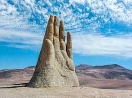 El duelo entre uruguay y chile se abrió a partir de un penal que despertó todo tipo de comentarios. Why There S A Giant Hand In Chile S Atacama Desert Conde Nast Traveler