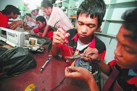 Menurut peraturan pemerintah republik indonesia nomor 17 tahun 2010 tentang pengelolaan dan penyelenggaraan pendidikan, pengertian sekolah. Go Bk Ikip Veteran Semarang Bingung Pilih Sma Atau Smk Ini Jawabannya