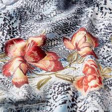 Drucke eigene designs auf stoffen, tapeten und wohnaccesssories mit spoonflower. Scuba Exotische Blumen Rot Schwarz Scuba Stoffe Stoffe De