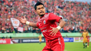 Berikut 10 potret kecantikan tribuana tungga dewi, istri pesepakbola bambang pamungkas yang bikin kamu lumer yang. Bambang Pamungkas Susun 11 Pemain Terbaik Indonesia Tanpa Namanya