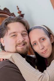 Who is a female therapist who works with teens and accepts Medicaid in the  Greater Lansing, MI area?