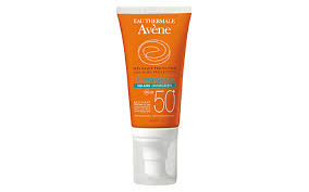 This impressive sunscreen lotion for oily skin with spf 50 is infused with vitamin c and red algae extract that save your skin from external aggressors like pollution and sun damage. Best Matte Sunscreens For Oily Skin