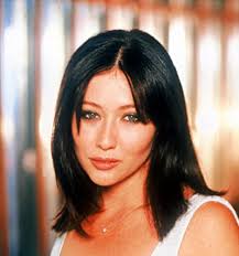 Season 3 of 'And Just Like That' is here! 🎉 Let's dive into all the fresh  and nostalgic Carrie styles. Which hairstyle is your fave? 💁‍♀️✨  #sexandthecity #justlikethat #carriebradshaw #sarahjessicaparker