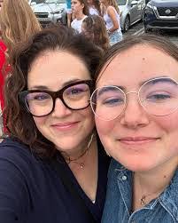 Heather Pingel's Instagram, Twitter & Facebook