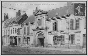 Ancien Orphelinat Des Bleuets 1660 Puis Hopital Militaire A La Fin Du Xviiie Siecle Enfin Un Centre D Information Et De Recrutement De En 2020 Lille Lille Ville Rue
