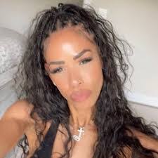 Kirsten Ferguson's Instagram, Twitter & Facebook