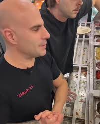 🍔🍕 25 acres wants to do a collaboration with Stax burgers! 🍕🍔, what's  the difference between the owner of Stax and the owner of 25 acres? , the  owner of 25 acres hasn't been convicted yet. , thats all ...