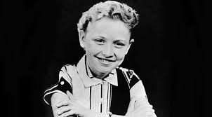 Sadly, dolly announced on her facebook page in january 2021 that her brother died of cancer at age 67. Hear 13 Year Old Dolly Parton Sweetly Sing The First Song She Ever Recorded Country Rebel