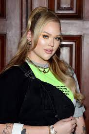 Wil jij dit nieuwsverhaal volgen? Nikkietutorials Opens Up In First Youtube Video Since Being Robbed At Gunpoint