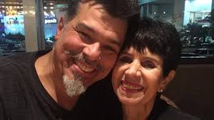 Mauricio Mattar relembra clique da infância ao lado da mãe: ''TBT de 1973  com sete anos''