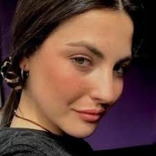 Nuestra hija Àngels tiene discapacidad motriz por una enfermedad rara  llamada síndrome de Aicardi Goutières. ¿Cuándo se tomarán medidas reales  para trabajar la inclusión en los espacios y actividades lúdicas y  deportivas? -