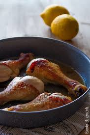 Spruzzate le cosce di pollo con l'altro limone e versateci sopra il mezzo bicchiere di cognac. Fusi Di Pollo Al Limone E Miele Brodo Di Coccole