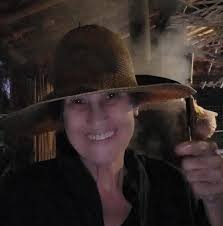 A depiladora Lola Bankz viralizou no T1kT0k e deixou usuários completamente  chocados ao contar sua história bizarra com depilação completa em homens.  Vem ver: