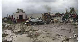 Sinds vorig jaar leeft noodweer weer, wat blijkt uit nieuwe nummers als alles voor het geld, de mens is een dier en winnaars. 21 Doden En Twaalf Vermisten Na Noodweer Bij Grens Texas Times Of Suriname Grootste Landelijke Dagblad Van Suriname