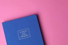 Seringkali, bagian cover atau sampul muka makalah diremehkan dan tidak begitu diperhatikan saat membuat makalah. Contoh Cover Makalah Lengkap Dengan Format Penulisannya