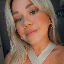 Amy Duff's Instagram, Twitter & Facebook