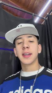 Probándome ropa y viseras en el vlog