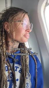 Jessica Kindley's Instagram, Twitter & Facebook