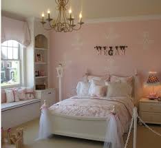 Hooked On Houses A Fun Place To Get Your House Fix Small Room Girl Chic Bedroom Design Small Bedroom Decor