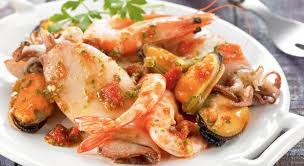 Une Savoureuse Poelee De La Mer A L Ail Et A La Tomate Recette Recette Poisson Alimentation Recettes De Cuisine