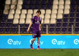 Bij de duitse tweedeklasser komt zijn snelheid andermaal tot uiting scoorde hij al enkele fraaie goals. Voetballer Benito Raman Schenkt 2 000 Euro Aan Ksc Oosterzel Het Nieuwsblad Mobile