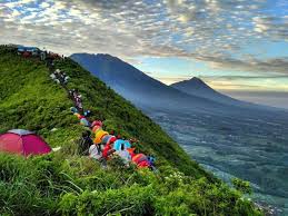 Pemandangan Yang Sangat Indah Dari Puncak Gunung Andong Magelang