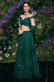 Kriti Sanon S Emerald Green Zara Umrigar Lehenga Featured A Sexy Blouse Design Vogue India The actress has finished off the look with exquisite jewellery. kriti sanon s emerald green zara