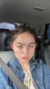 Mandy Durden's Instagram, Twitter & Facebook