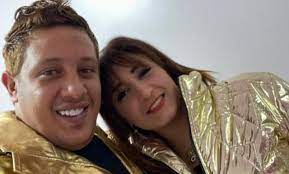 أحمد السالم يسخر من طليقته ملكة كابلي ويصفها بـ الأفعى! Ø­Ù…Ùˆ Ø¨ÙŠÙƒØ§ ÙŠØºØ§Ø²Ù„ Ø²ÙˆØ¬ØªÙ‡ ÙÙŠ Ø£Ø­Ø¯Ø« Ø¸Ù‡ÙˆØ± Ø£Ø¬Ù…Ù„ Ø¨Ù†Ø§Øª Ø§Ù„ÙƒÙˆÙ† Ù†Ø¬ÙˆÙ… Ø§Ù„ÙÙ† Ø§Ù„Ù…ÙˆØ¬Ø²