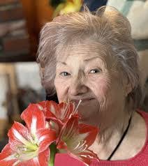 Carolyn Bailey's Instagram, Twitter & Facebook