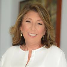 SPOTLIGHT: DAISY EXPÓSITO-ULLA