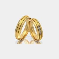 Pemakaian cincin tunangan ini berkaitan erat dengan sejarah dan tradisi. Pin Oleh Restiara Laras Dianti Di Quick Saves Di 2021 Cincin Emas Cincin Tunangan