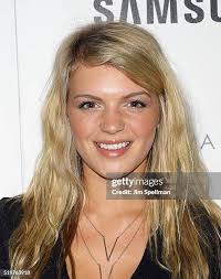 Amanda Gullickson's Instagram, Twitter & Facebook