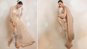 Erica fernandes is an indian actress and model known for her portrayal of dr. Erica Fernandes Fusion Outfit Looks Chic Trendy And Uber Glamorous View Pics Latestly