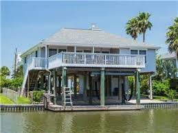Salty Daze 3 Bedrooms 2 5 Bathrooms Sleeps 8 Canal Front Escape With 2 Decks A Patio An Updated Interior And Galveston Beach Galveston Vacation Rental