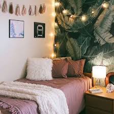 How To Decorate Your Dorm Room Based On Your Zodiac Sign Astrology Decor Bedroom Pink Dorm Rooms Dorm Room Decor Girls Dorm Room