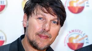 Jan dulles was born as jan keuken. Jan Dulles Maakt Ontroerend Nummer Voor Overleden Dochtertje Rtl Boulevard