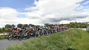 Sigue en directo los detalles y la clasificación de la etapa 10 de hoy, entre l'aquila y foligno. Resumen Del Giro De Italia 2019 La Etapa 3 De Ciclismo Hoy En Directo Online Y En Vivo