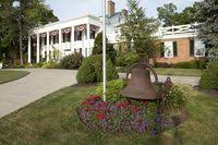Paul R Young Funeral Home In Mt Healthy Ohio Founded By Paul R Young Sr In 1948 And Still Owned And Op With Images Funeral Home Outdoor Outdoor Structures