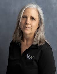 Denise Zander's Instagram, Twitter & Facebook